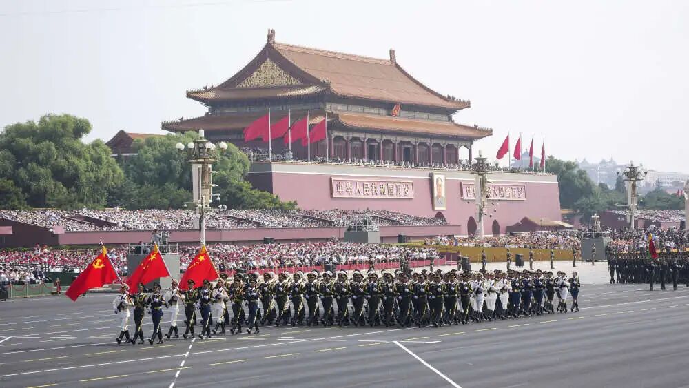 观阅兵盛况，聚奋进力量——建华律威民商事调解中心举行九三阅兵仪式观看活动