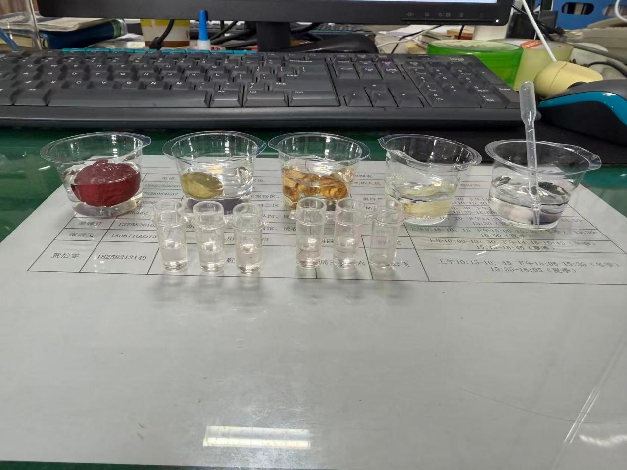 抓实食材安全检测 优化商户经营服务  筑牢经营发展双重防线