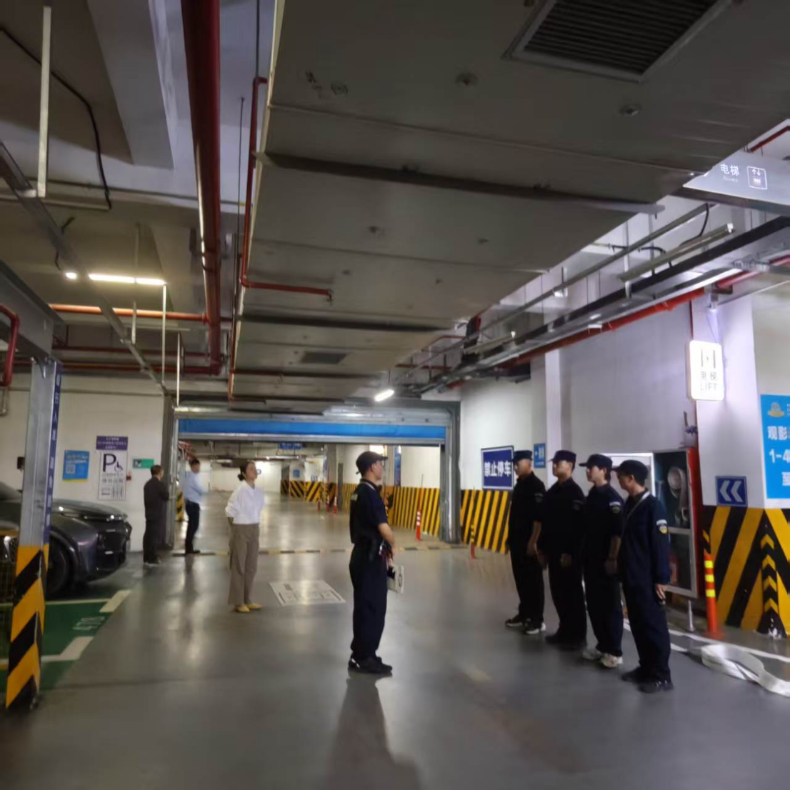 筑牢安全防线 护航节日平安 ——水晶城开展节前消防检查与联合演练